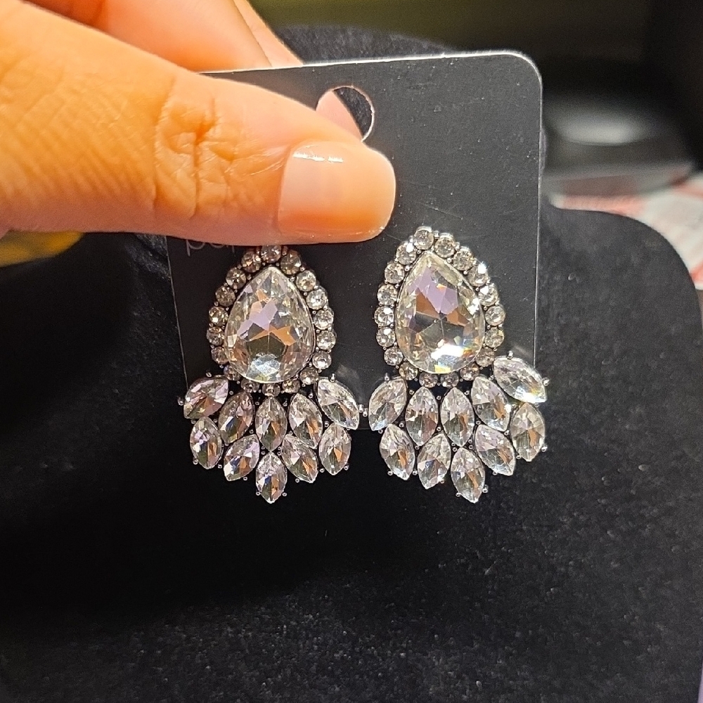 BUNDLE ANY 2, PAY ONE PRICE. Elegant Silver Crystal Drop Earrings